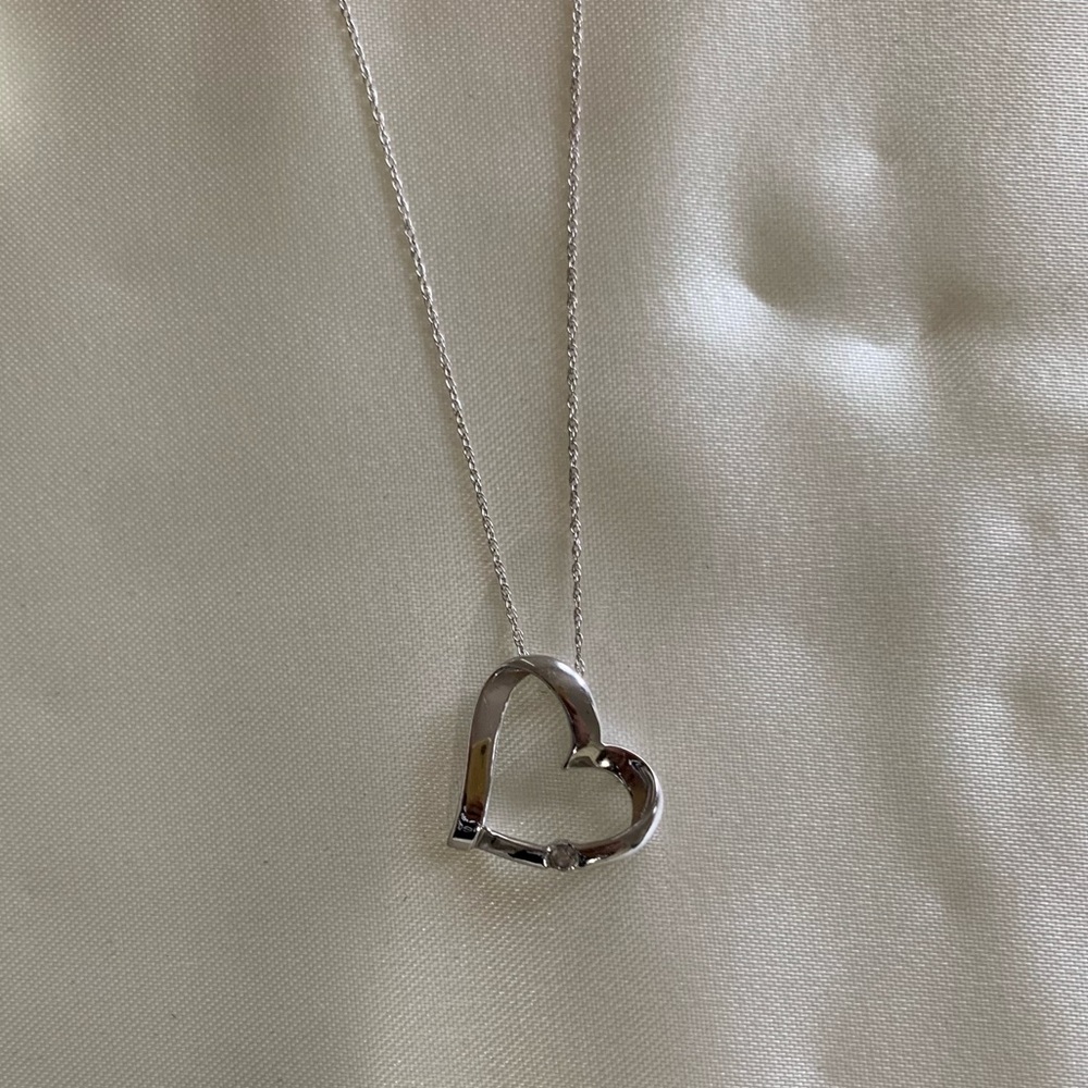 10kt White Gold Heart Necklace